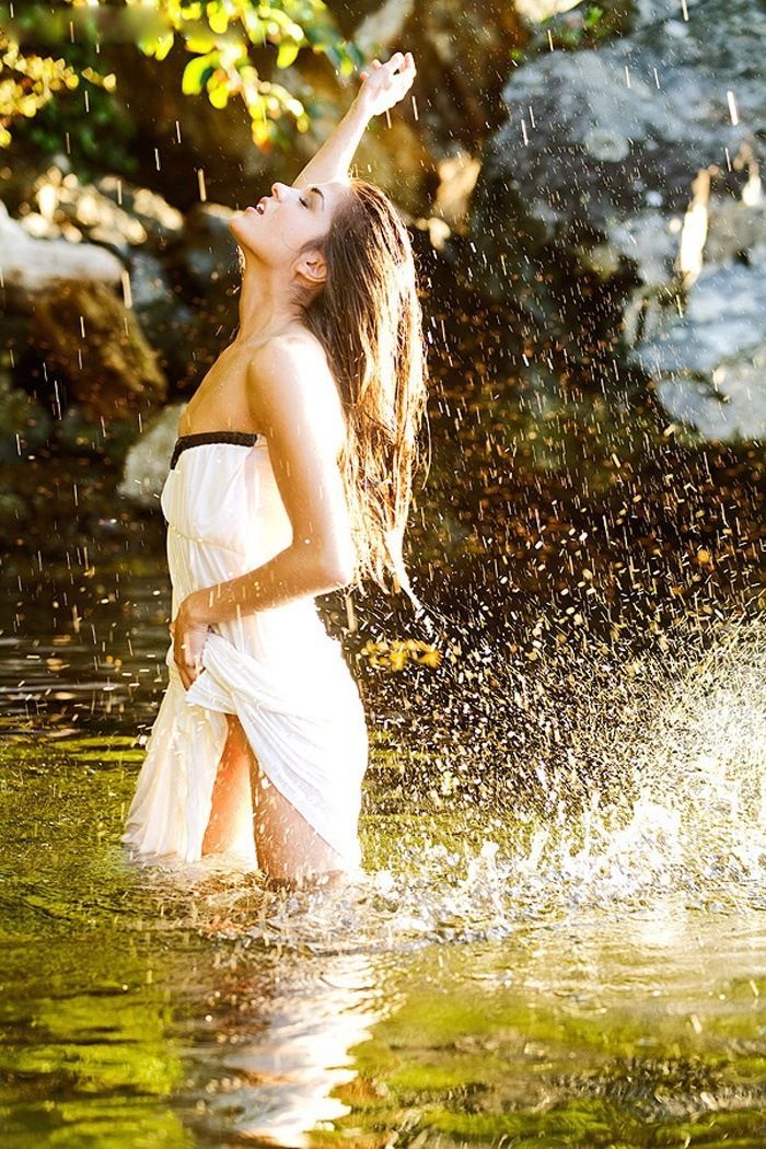 Marie Avgeropoulos in Amman