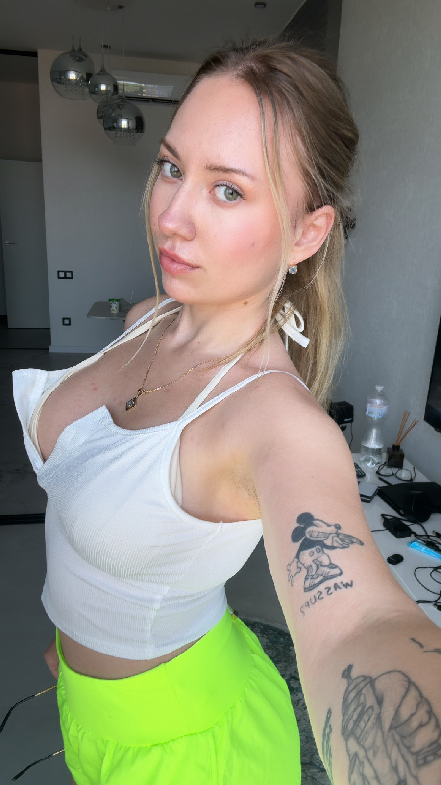 KateV in her underwear in Amman