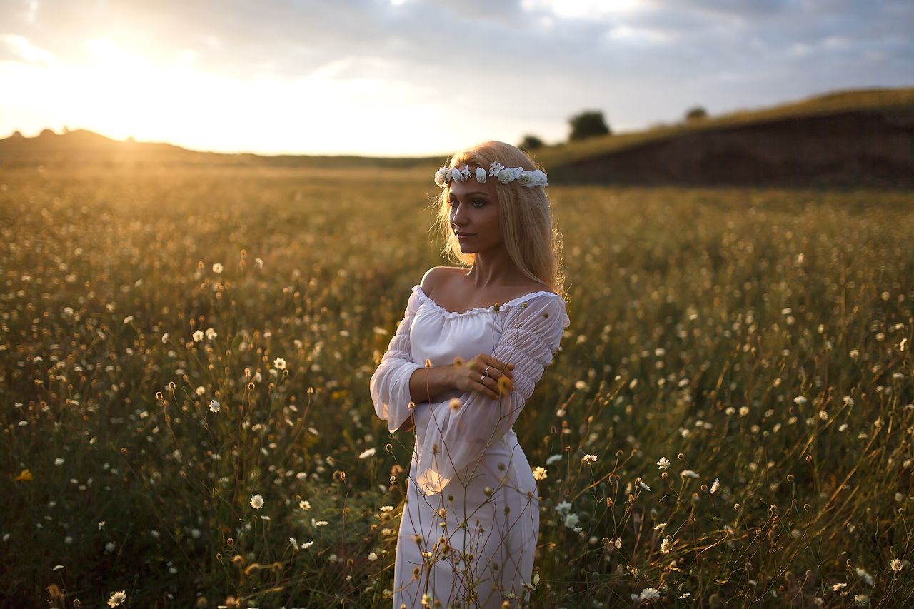 Girls in Slavic costumes in Amman